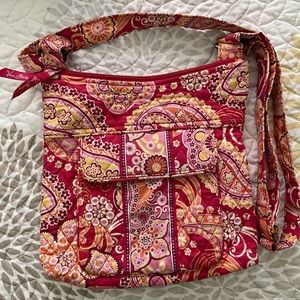 EUC Vera Bradley crossbody in Raspberry Fizz